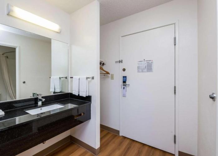 Motel 6 Waterloo, IA