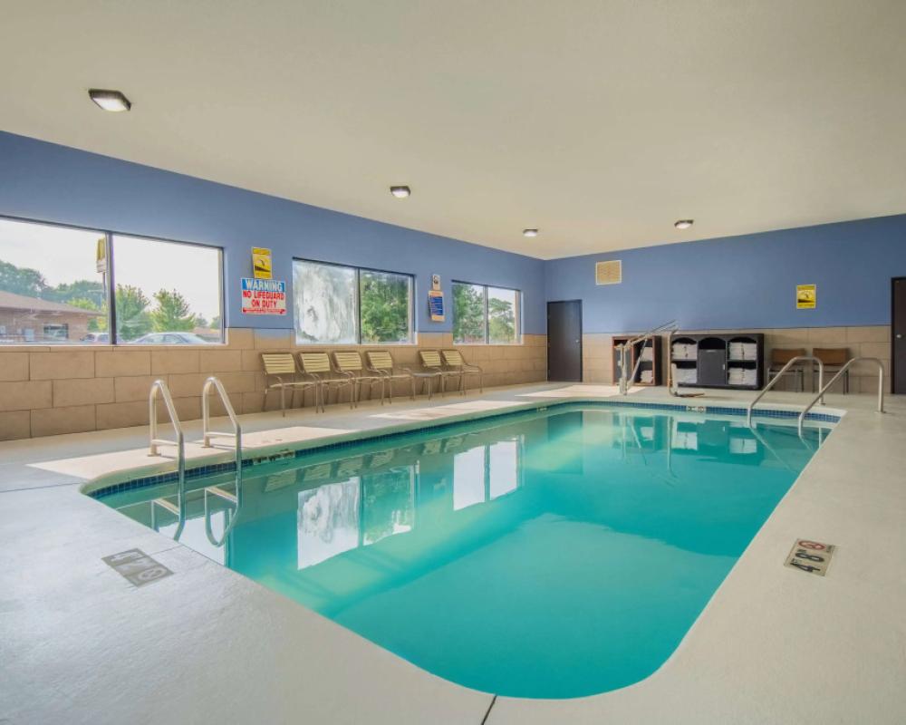 фото Days Inn & Suites by Wyndham Waterloo