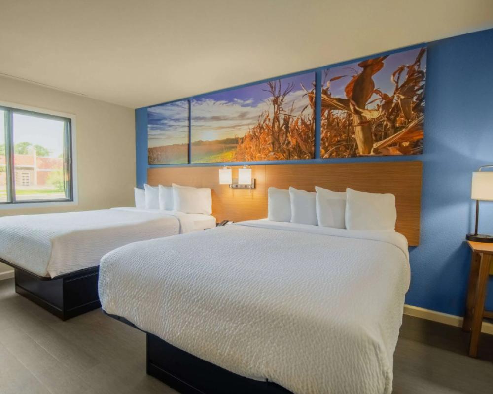 фото Days Inn & Suites by Wyndham Waterloo