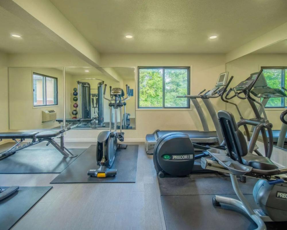 фото Days Inn & Suites by Wyndham Waterloo