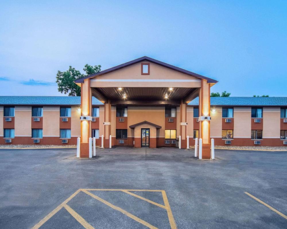 фото Days Inn & Suites by Wyndham Waterloo