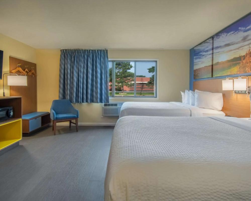 фото Days Inn & Suites by Wyndham Waterloo