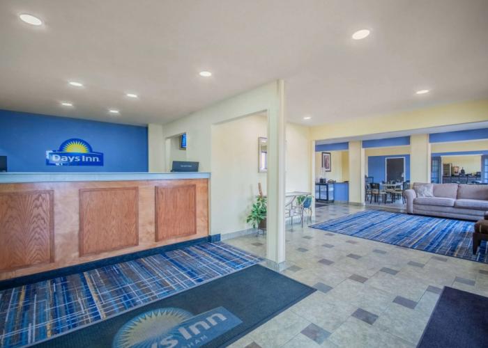Days Inn & Suites by Wyndham Waterloo