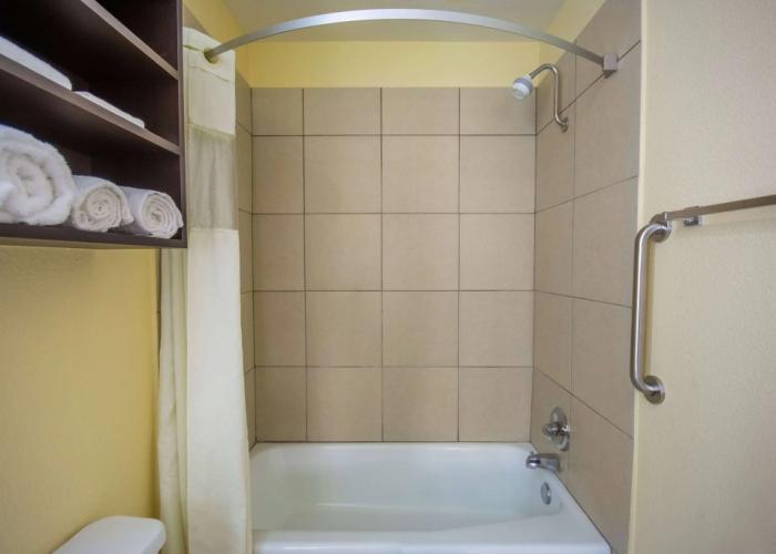 Days Inn & Suites by Wyndham Waterloo