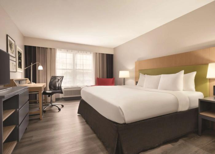 Country Inn & Suites by Radisson, Waterloo, IA