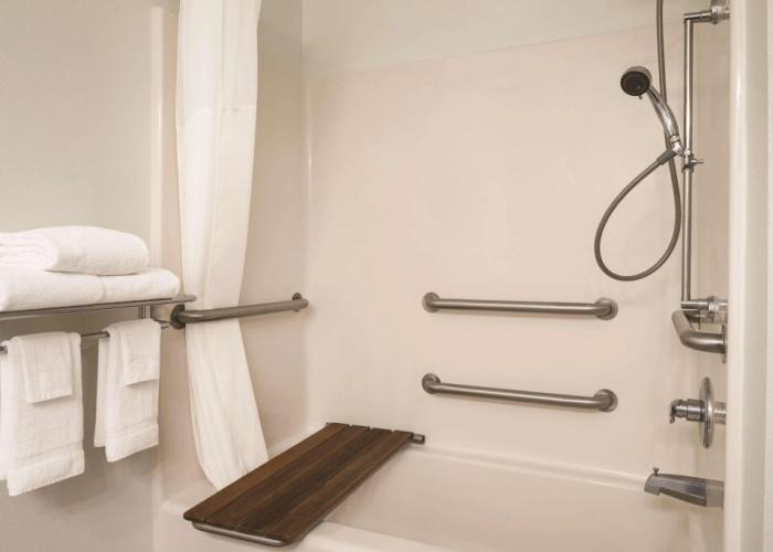 Country Inn & Suites by Radisson, Waterloo, IA