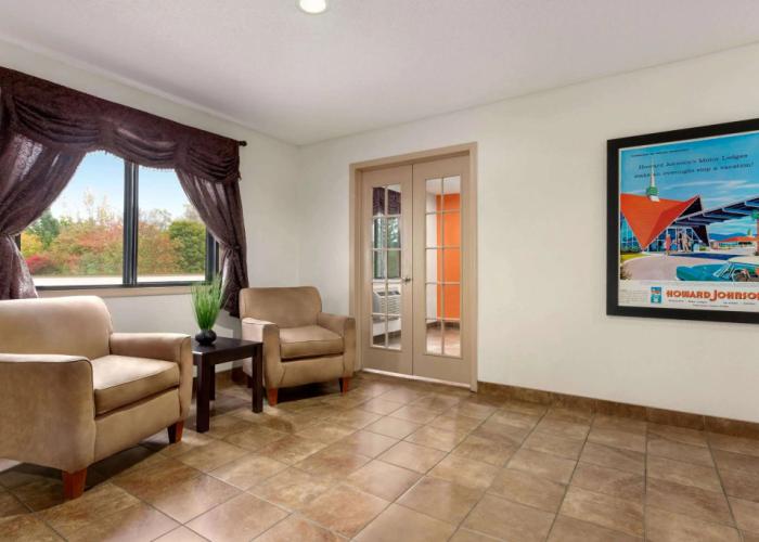 Howard Johnson by Wyndham Waterloo/Cedar Falls