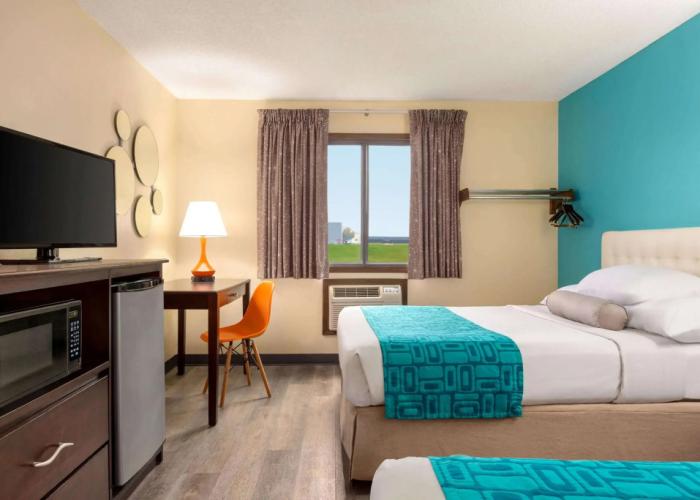 Howard Johnson by Wyndham Waterloo/Cedar Falls