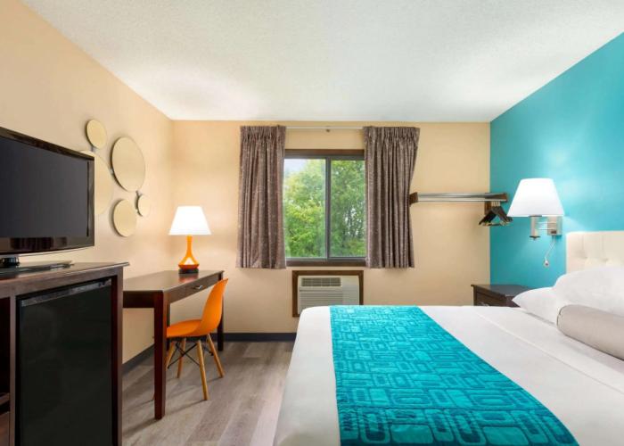 Howard Johnson by Wyndham Waterloo/Cedar Falls