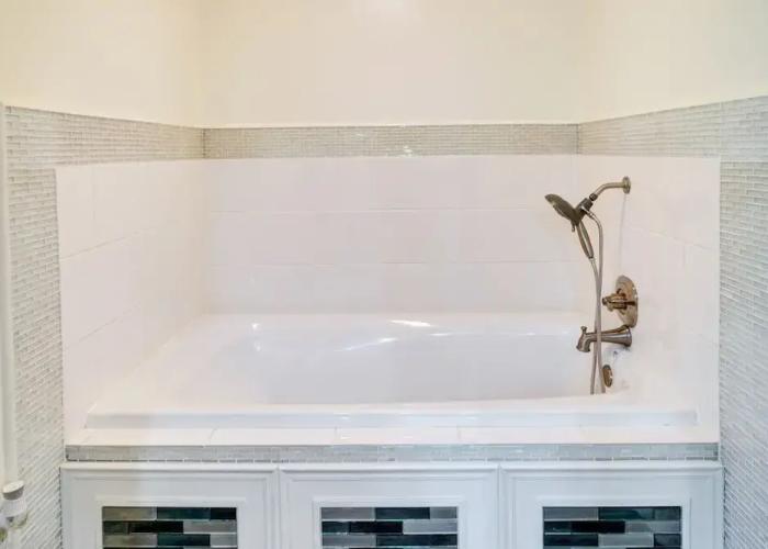 Stunning Baton Rouge Home w/ Pool: Near Lsu!