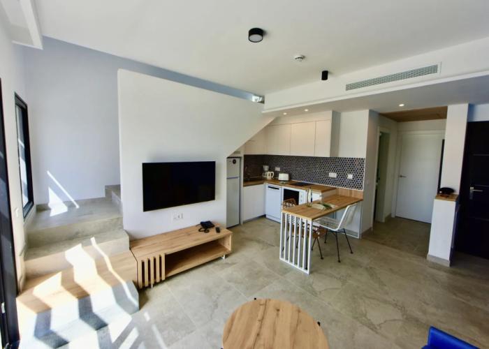 Esmeralda Cotillo Homes by LIVVO