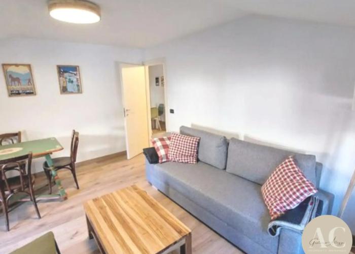 Square Apartment in Ponte di Legno