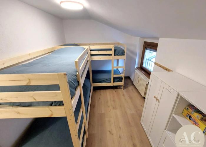 Square Apartment in Ponte di Legno