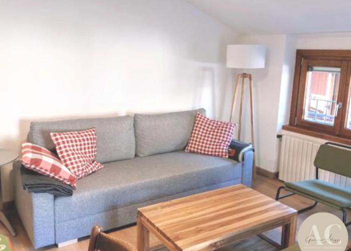 Square Apartment in Ponte di Legno