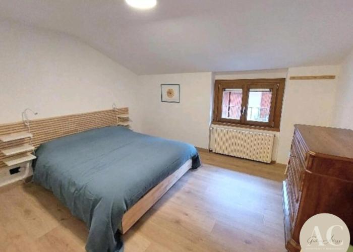 Square Apartment in Ponte di Legno