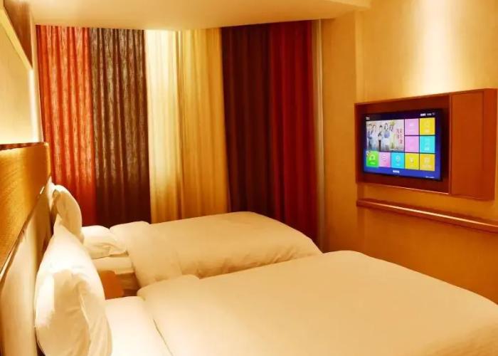 GreenTree Inn West Prefecture Golmud Pedestrian Street Business Hotel