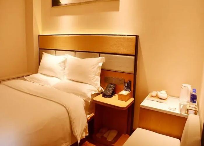 GreenTree Inn West Prefecture Golmud Pedestrian Street Business Hotel