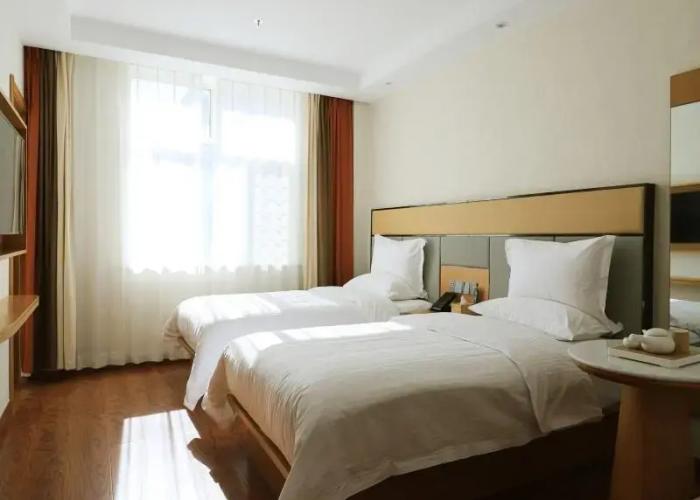 GreenTree Inn West Prefecture Golmud Pedestrian Street Business Hotel