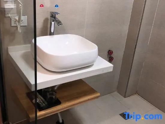 Xuequan Express Hotel