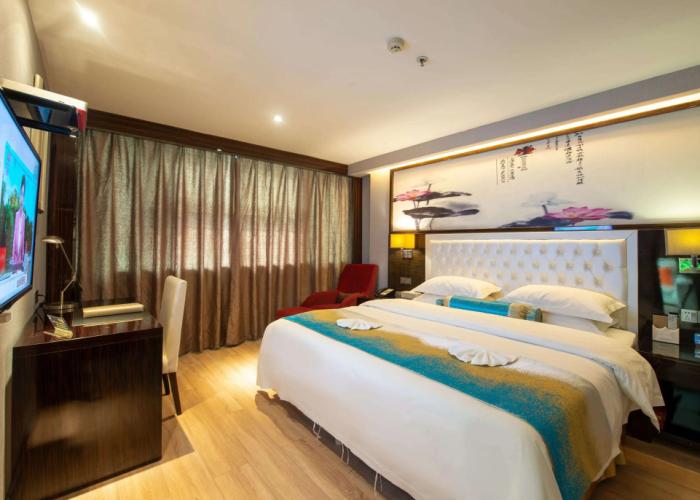 Ramada by Wyndham Encore Kaili West