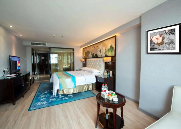 Ramada by Wyndham Encore Kaili West