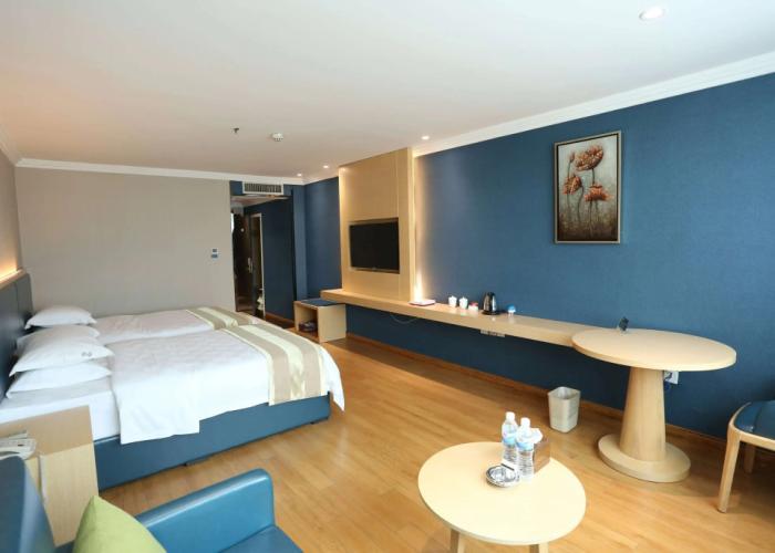 Ramada by Wyndham Encore Kaili West