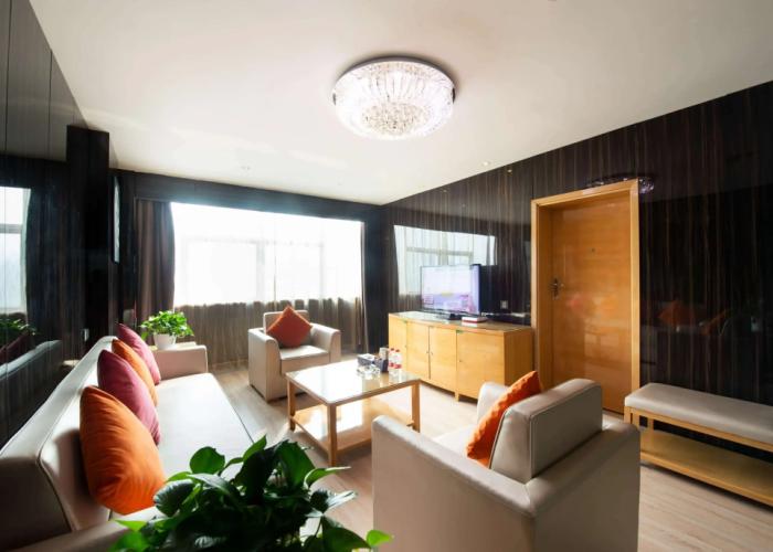 Ramada by Wyndham Encore Kaili West