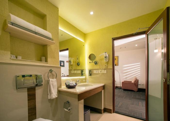 Flora Airport Hotel and Convention Centre Kochi