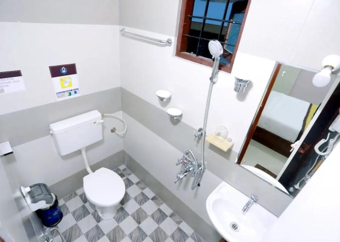 Base9 Airport Hotel