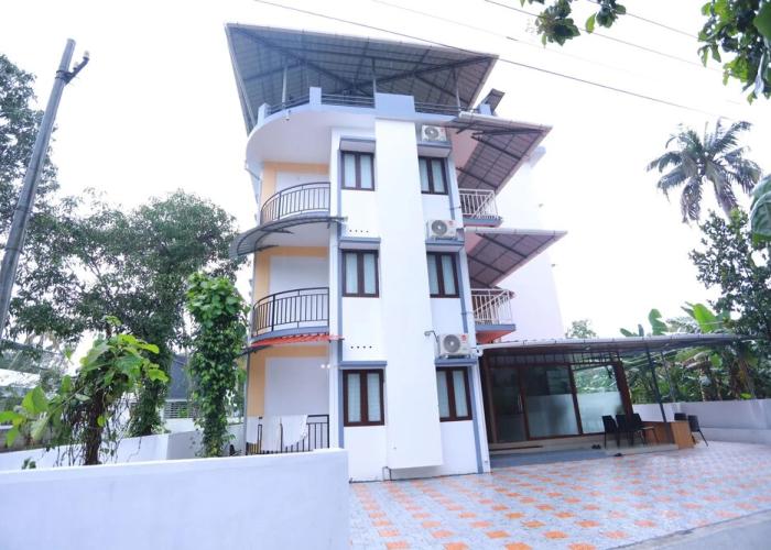 Base9 Airport Hotel