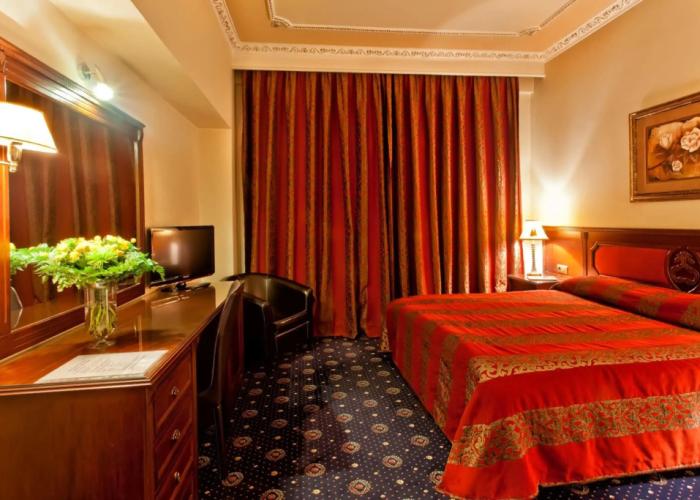 Kouros Hotel