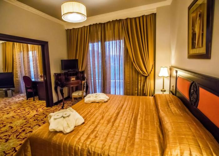 Kouros Hotel