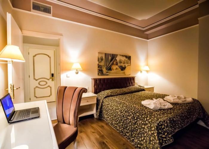 Kouros Hotel