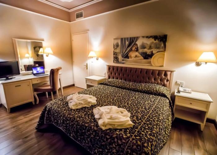 Kouros Hotel