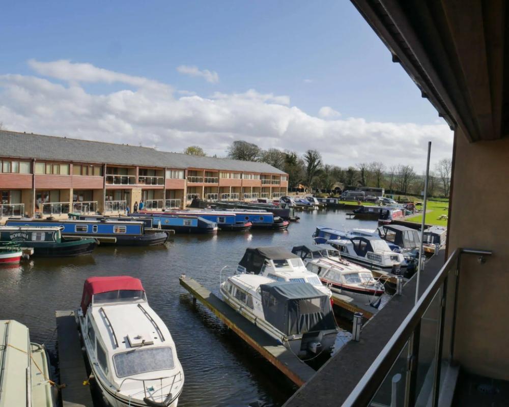 фото Tewitfield Marina