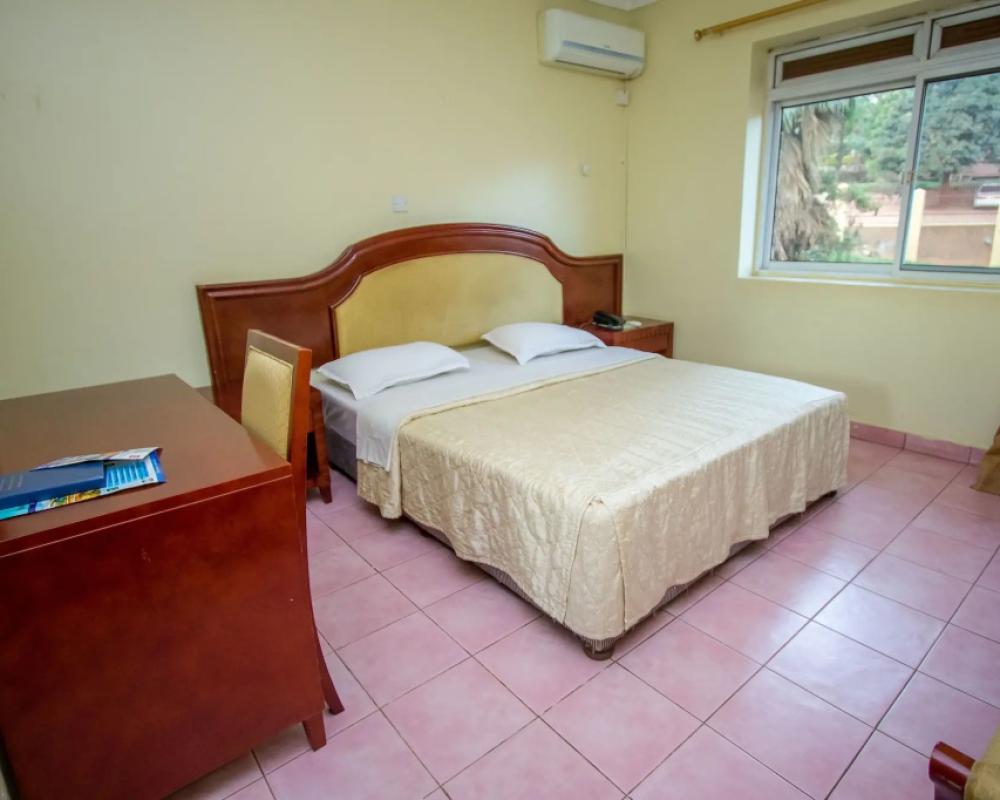 фото Emerald Hotel