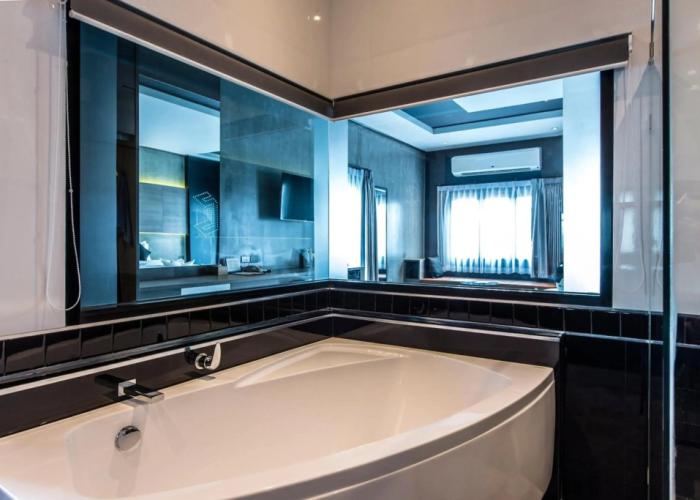 Cresco Hotel Buriram