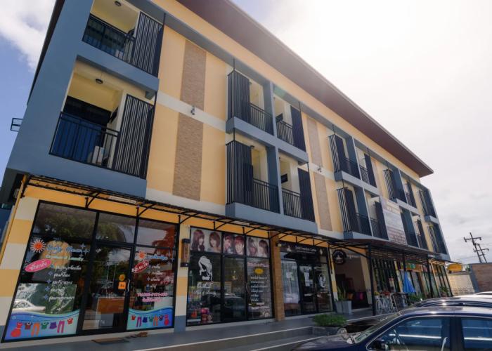 Petch Ranong at Town