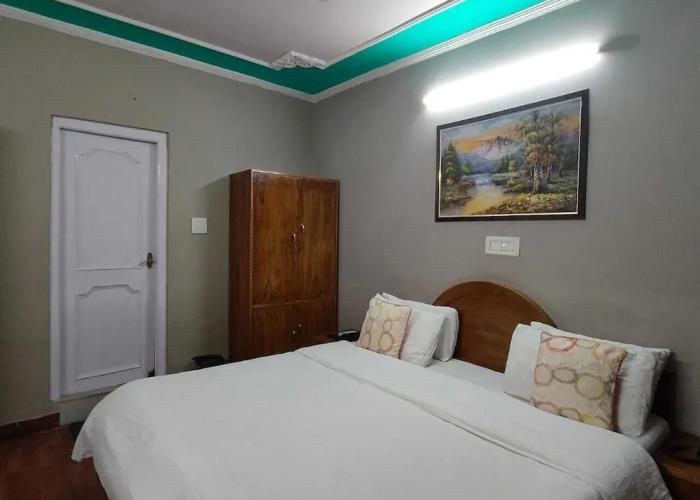 Hotel Snow Crest Inn