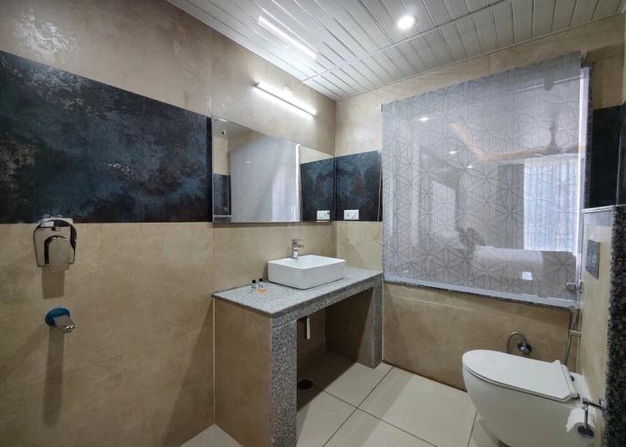 Aliza Inn and Suites