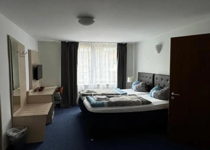 Hotel Regina - DG drei D.G. GmbH
