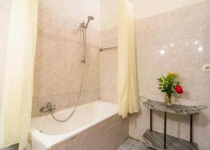 Cosy Farmhouse in Bacchereto With Swimming Pool