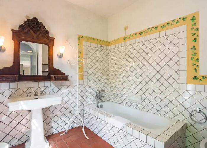 Cosy Farmhouse in Bacchereto With Swimming Pool