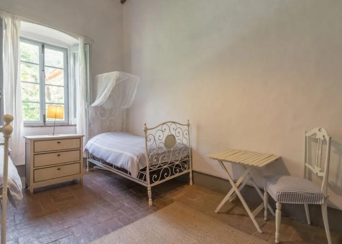 Cosy Farmhouse in Bacchereto With Swimming Pool