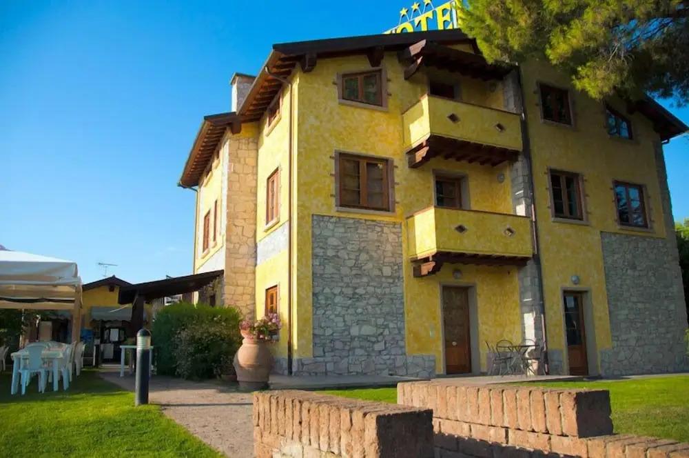 Tenuta La Lupa Country Hotel