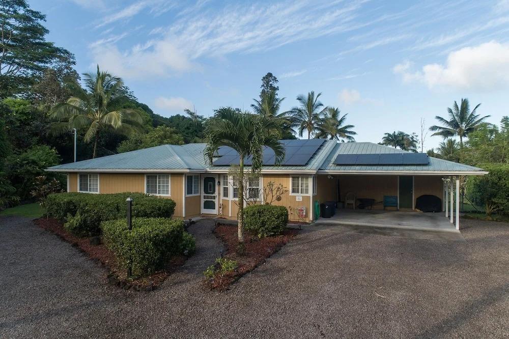 Hale O Makani 3 Bedroom Home by RedAwning