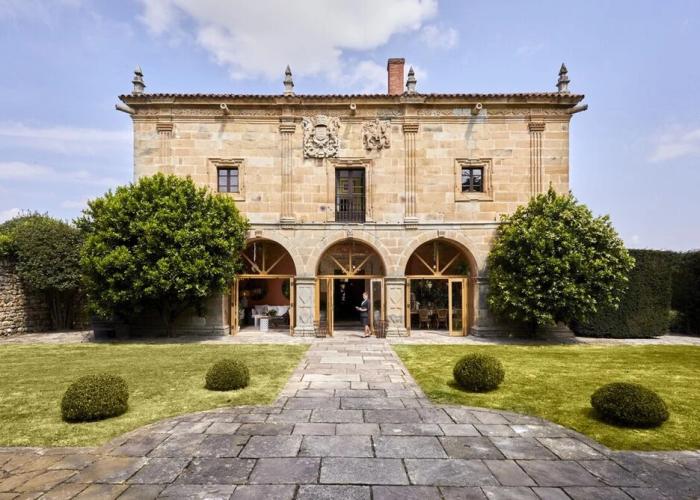 Helguera Palacio Boutique & Antique