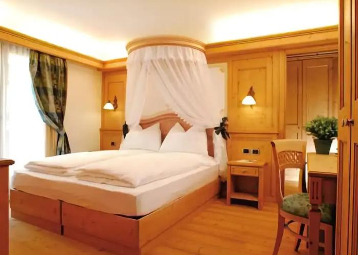Nivis Hotel