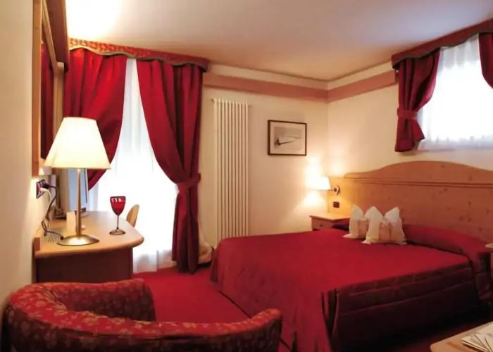 Nivis Hotel