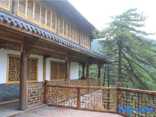 Wolongge Courtyard